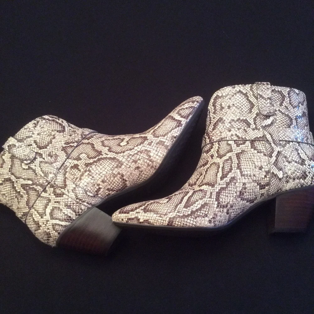 AEROSOLES nwot martha